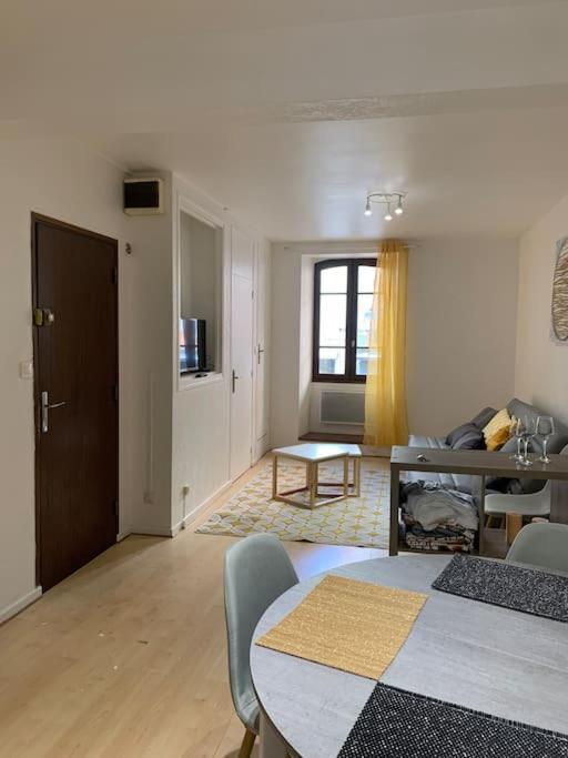 Aubenas : Beau Studio, Proche Du Chateau Εξωτερικό φωτογραφία